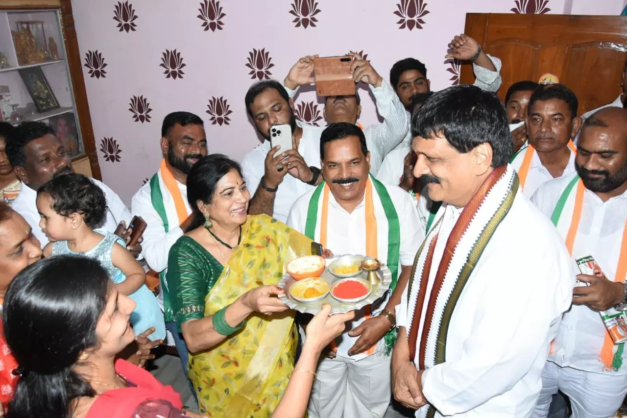 Mynampally Hanumanth Rao campaigns at East Anand Bagh, asks to votes