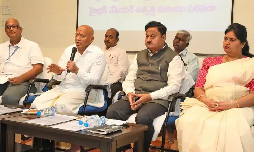 TTD EO A V Dharma Reddy addressing a meeting of officials of Rythu Sadhikara Sansthan and organic farmers at SVETA Bhavan in Tirupati on Monday