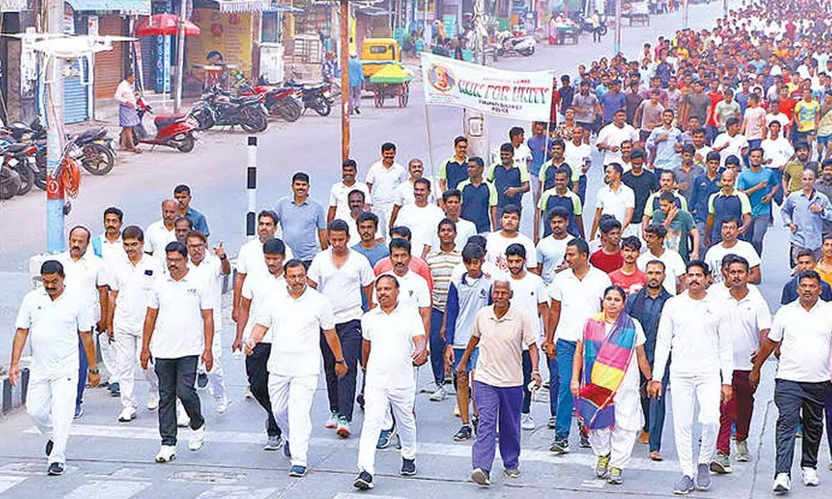 SP P Parameswar Reddy leading the Ekta Diwas rally in Tirupati on Tuesday