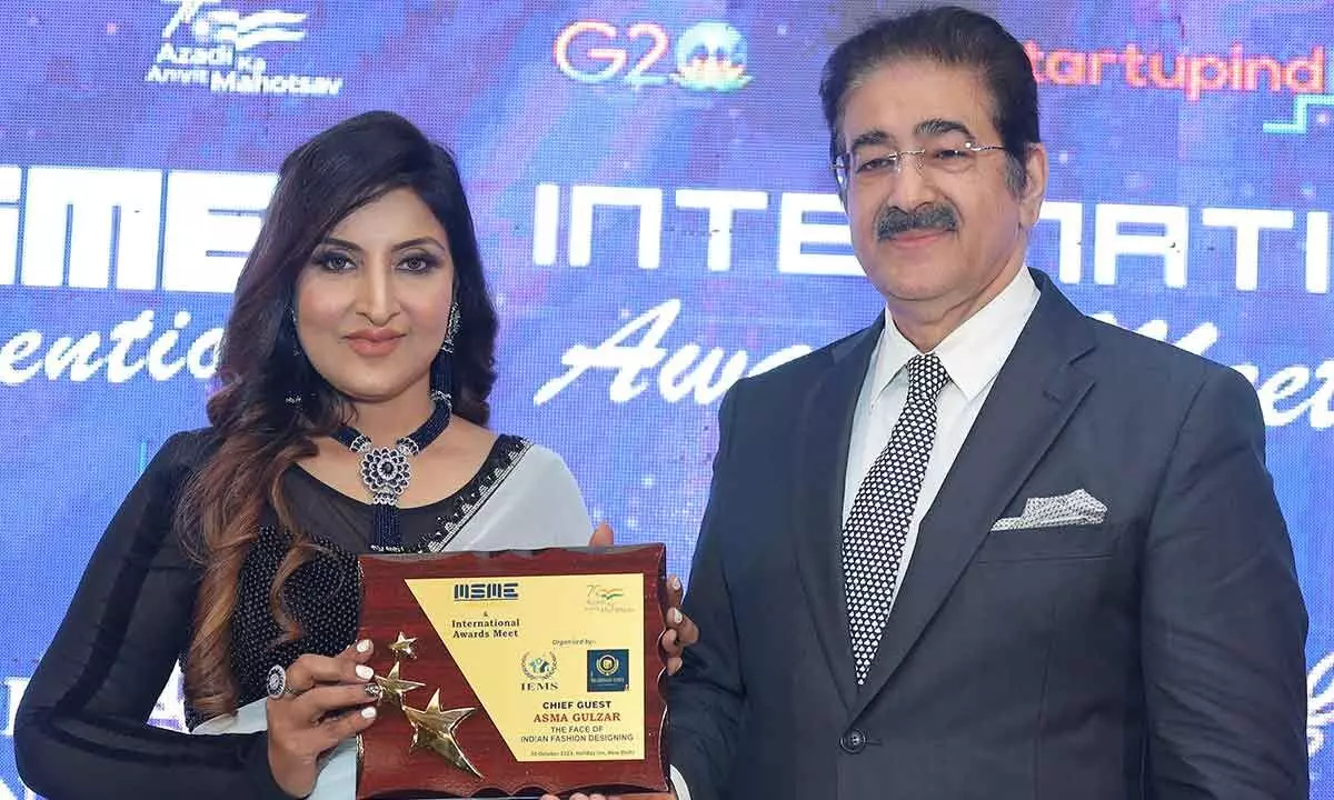 Celebrity fashion designer Asma Gulzar honoured at international award meet at Ministry of MSME