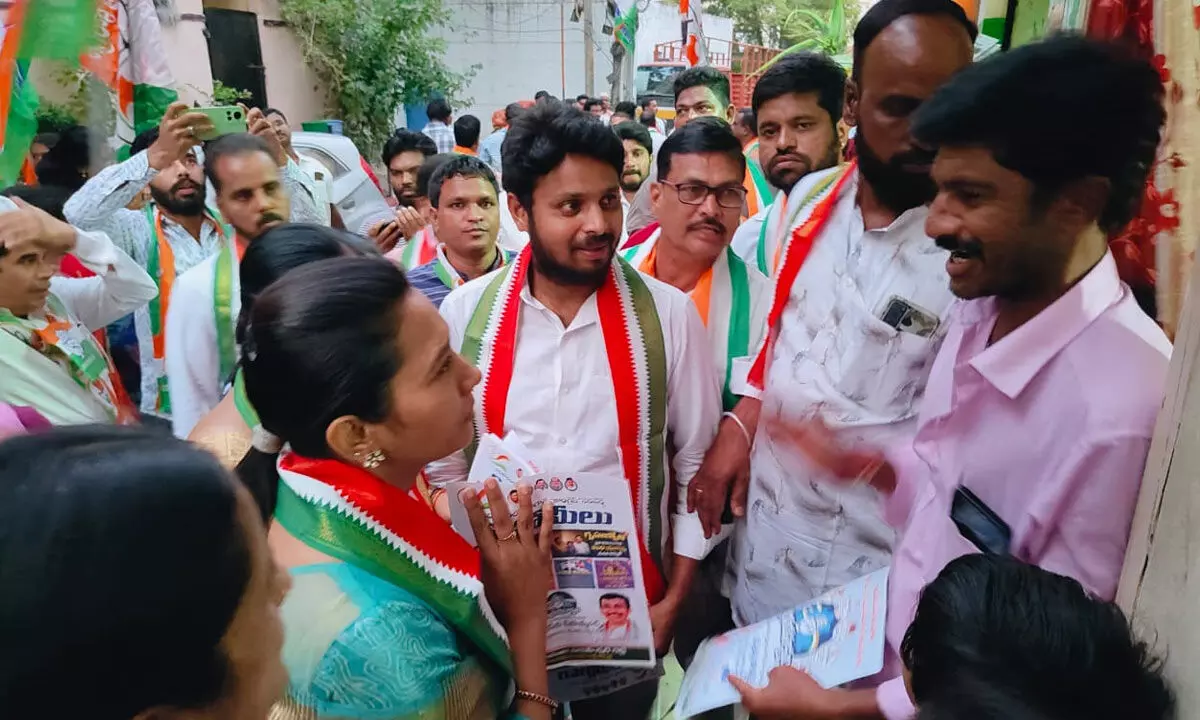Congress campaigns in Uppal, takes six guarantees into public