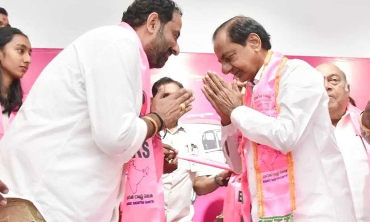 Kotha Jaipal Reddy and two BJP corporators joined BRS  in the presence of CM KCR