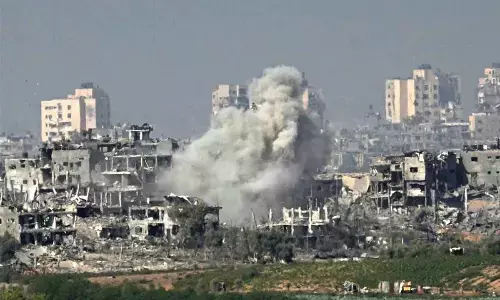 Israeli forces battle Hamas around Gaza City as 8,00,000 flee south