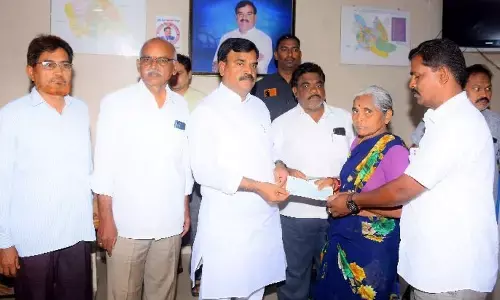 Deputy CM SB Amjad Bhasha participating in Gadapa Gadapaku Mana Prabhutwam programme at Nagarajapet in Kadapa on Tuesday