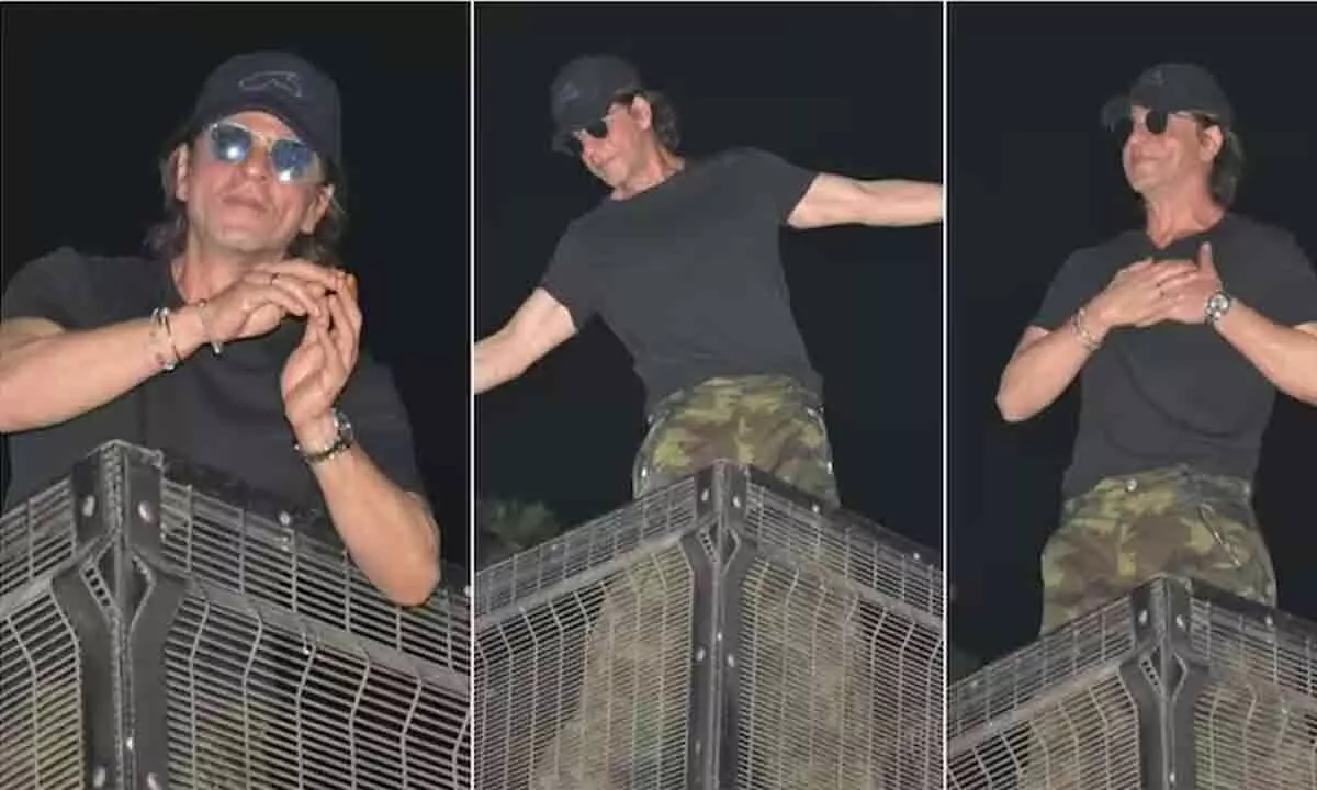 SRK b’day special: The ‘Pathaan’ actor greets, blows kisses at fans outside Mannat