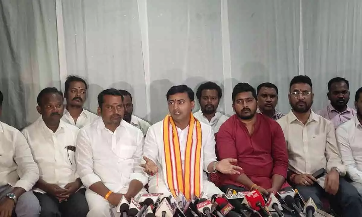 Warangal: BJP State spokesperson Rakesh Reddy resigns
