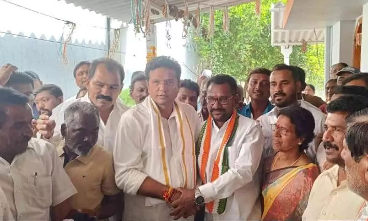 Peddapalli: Many former ZPTC members join Congress in Manthani