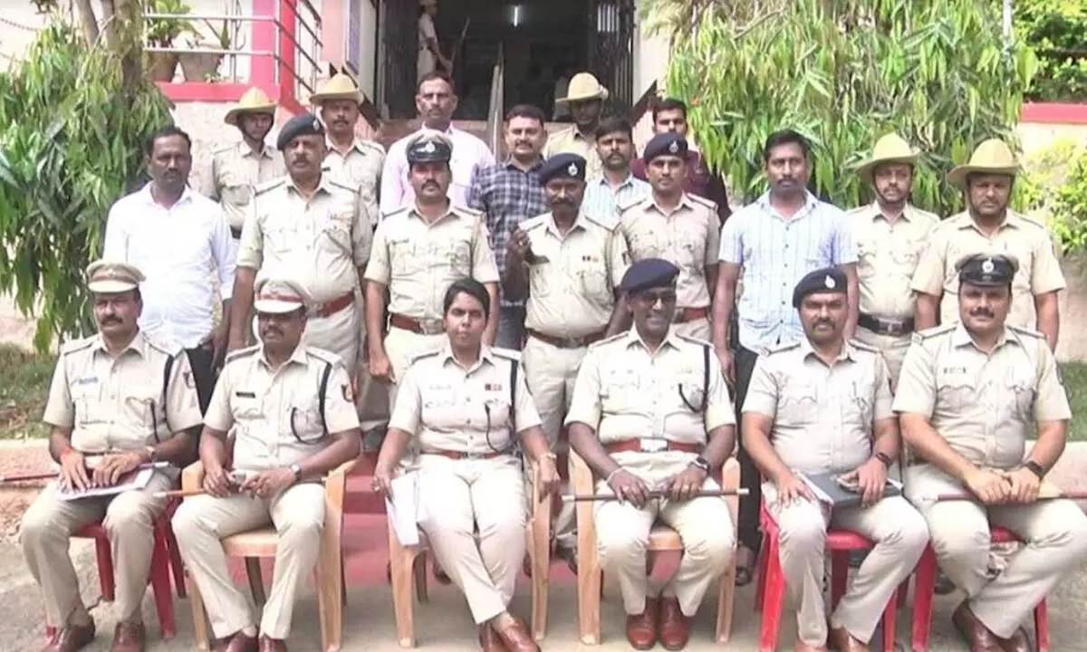 Dharwad police crack major theft case, arrest 10 Suspects
