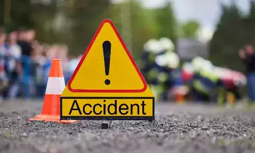 Cart vendor dies after being hit by a crane in Delhi