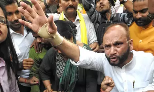 ED summons to Kejriwal: Police detain 17 protesters in NE Delhi