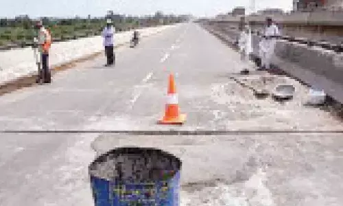 Prayagraj: Traffic on UP bridge halted for repair after inauguration