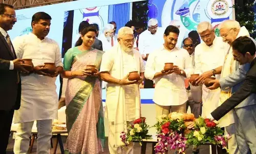 Jal Shakti minister for concerted efforts for effective water mgmt