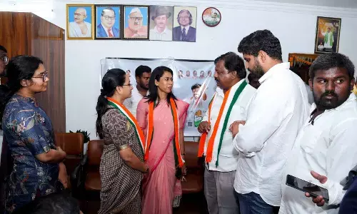 Quthbullapur Congress candidate briefs AICC team on Congress prospectus in constituency