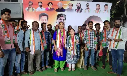 300 leaders join Congress in Khairatabad in presence of Vijaya Reddy