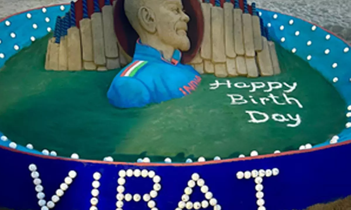 Sudarsan Pattnaik wishes Virat Kohli with sand sculpture