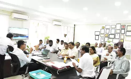 Vijayawada: Officials told to remove roadside encroachments