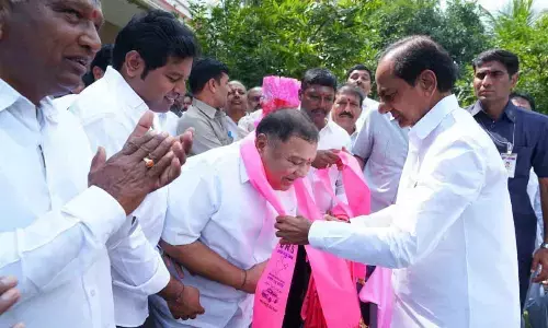 KCR sees Kasani as bigger Mudiraj leader than Eatala