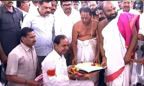 KCR performs Pooja for nomination papers at Konaipur Venkateswara Swamy temple