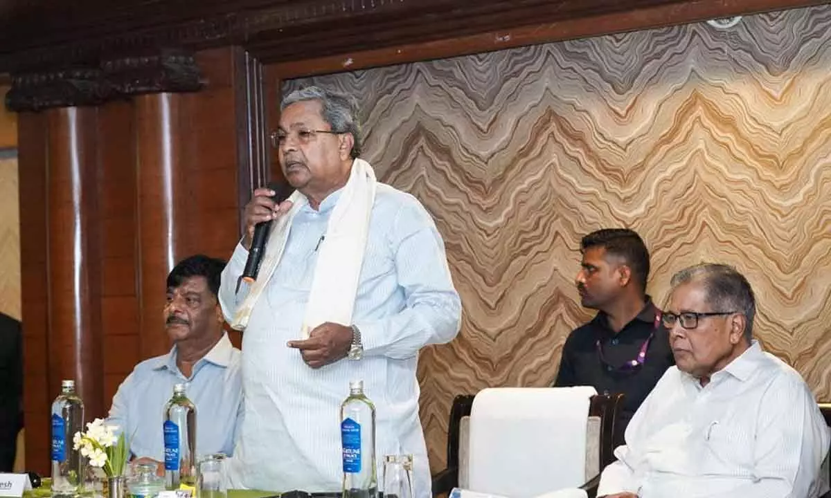 Submit drought report by November 15 : Chief Minister Siddaramaiah instructs Ministers