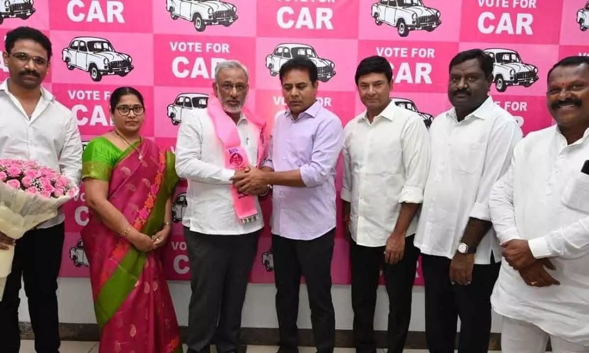 BJP leaders from Neredmet division joins BRS in presence of KTR