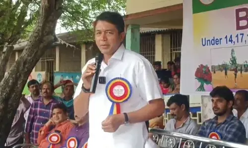 MLA Mekapati Vikram Reddy addressing the gathering after inaugurating State-level Ball Badminton tournament in Atmakur on Saturday
