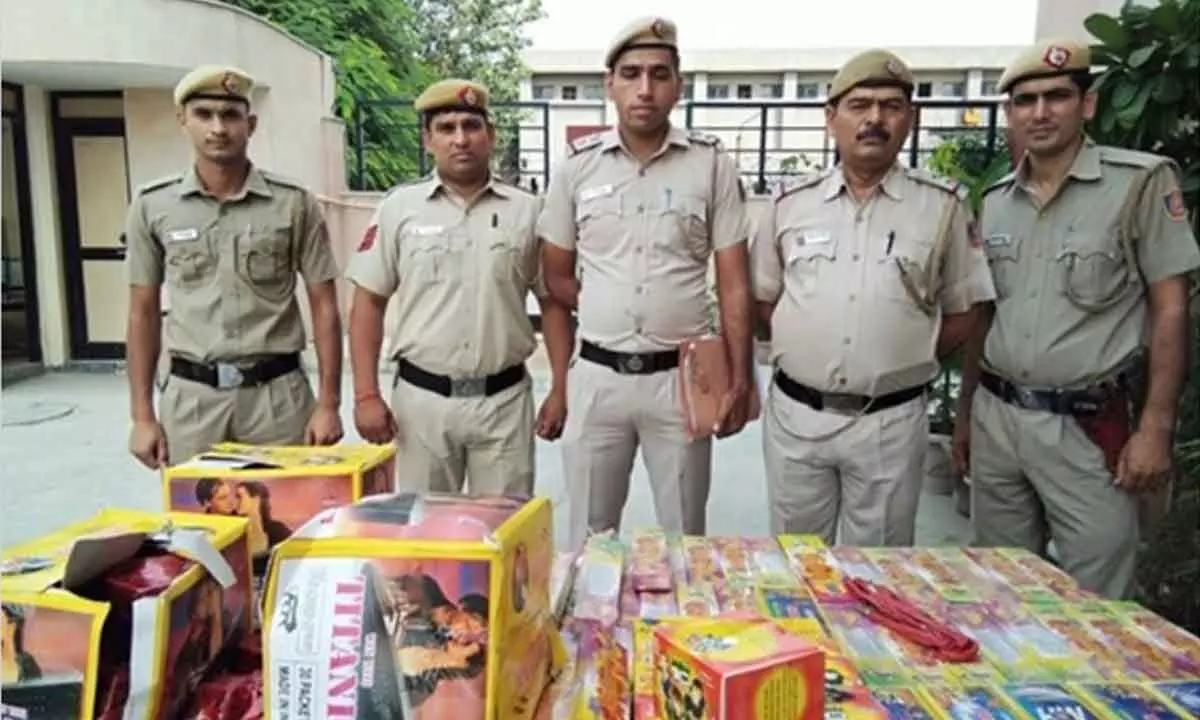 Delhi Police Arrested Three And Seized 187 Kg of Firecrackers