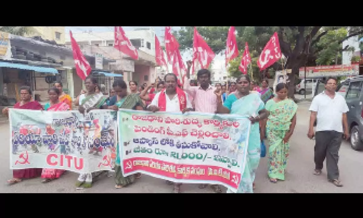Guntur: Demand to hike salaries for unorganised sector workers