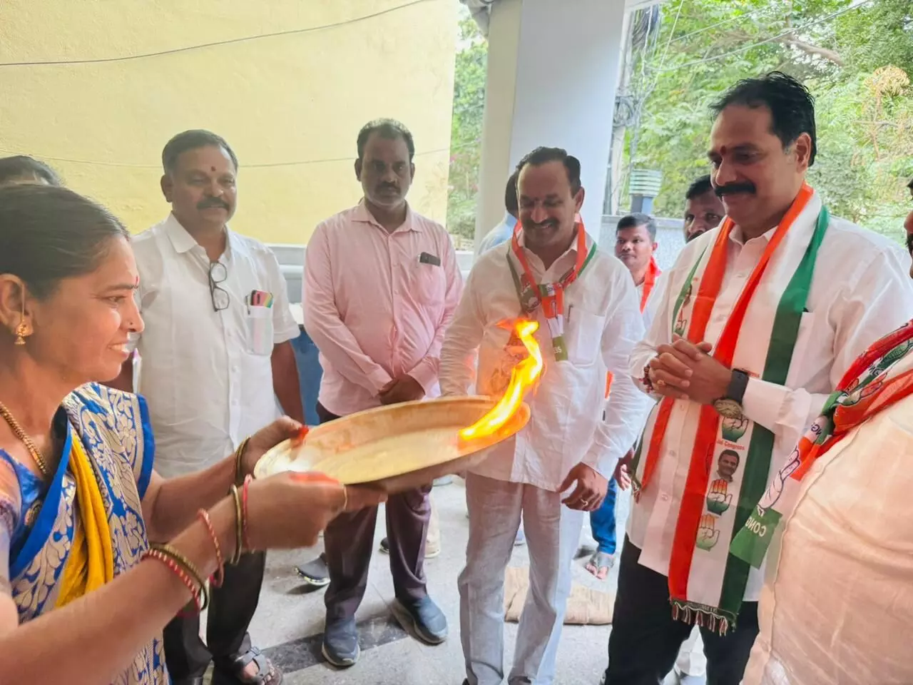 Serlingampally voters extend support to Congress, says will vote for Jagdishwar Goud