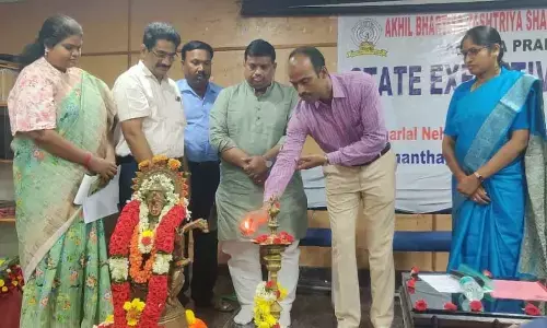ABRSM national joint organising secretary Gunta Lakshman lighting the lamp at State executive meeting in JNTUA in Anantapur on Sunday
