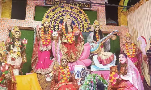Chaitanya Jhanki  draws large crowd in Laxmi Puja