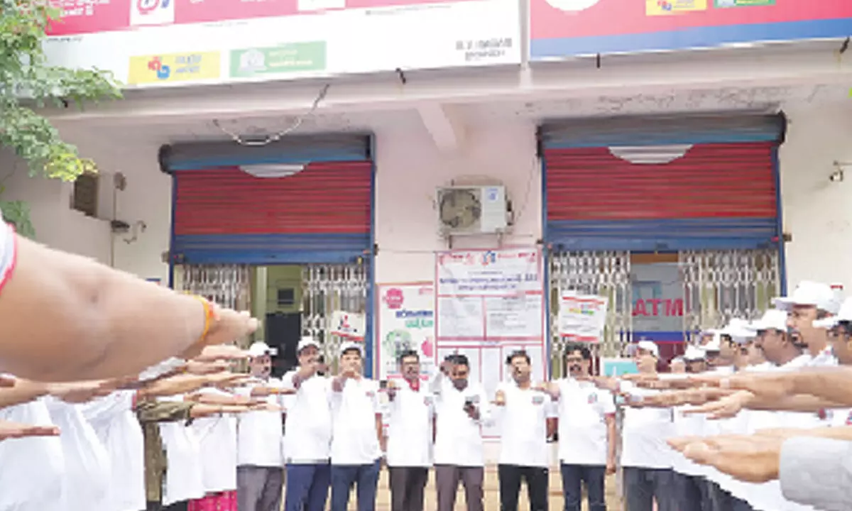 Officers and employees of the Union Bank of India, Nellore, taking a pledge on Monday as part of the Vigilance Awareness Week