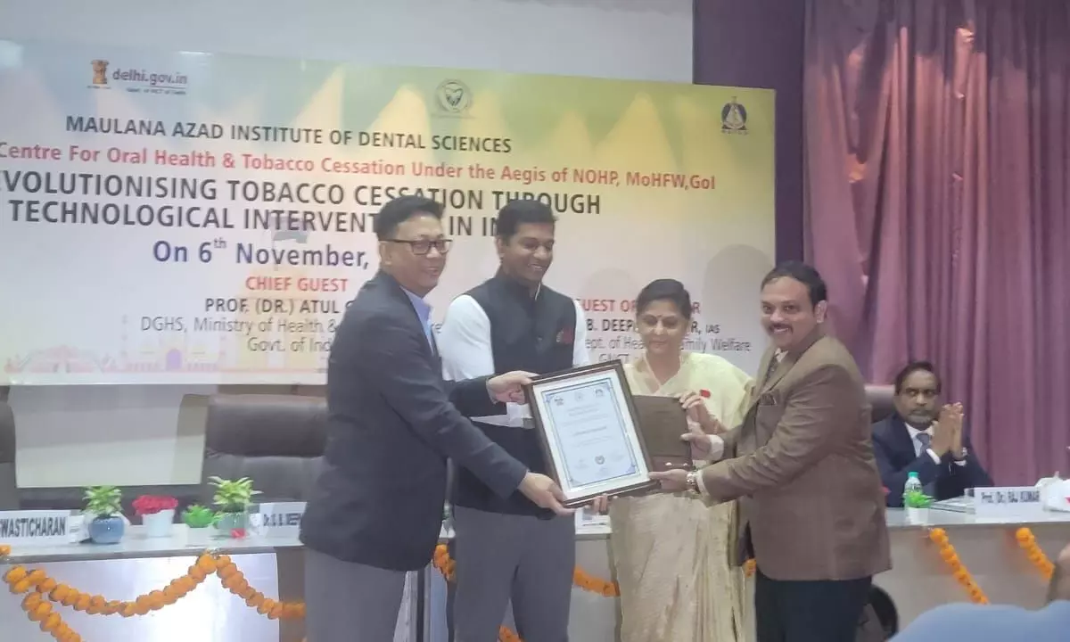 National Oral Dental Health AP State Nodal Officer Dr Evuru Prasanth receiving award from  Dr SB Deepak Kumar at a programme in New Delhi on Monday