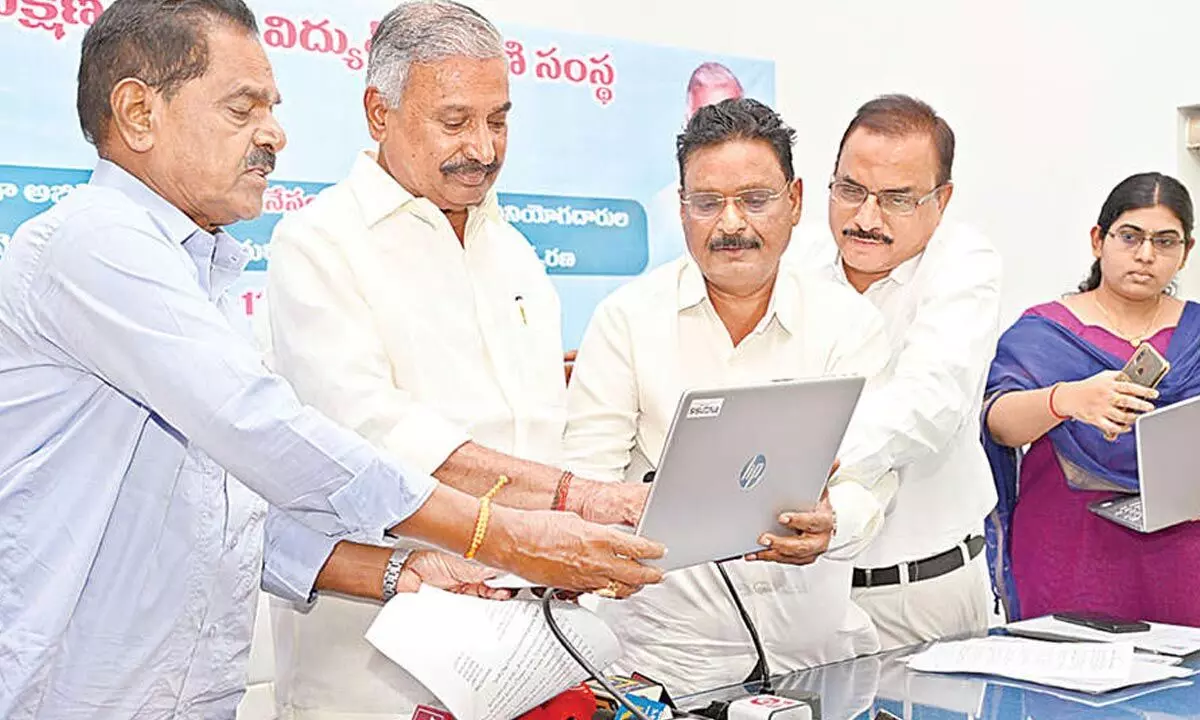 Minister for energy and environment Peddireddi Ramachandra Reddy launching the modernised APSPDCL website in Tirupati on Monday. Deputy CM K Narayana Swamy, SPDCL CMD K Santosh Rao and others are also seen.