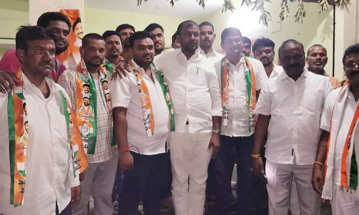 Thotakura Vajresh Yadav meets party leaders, expresses hope on Congress victory