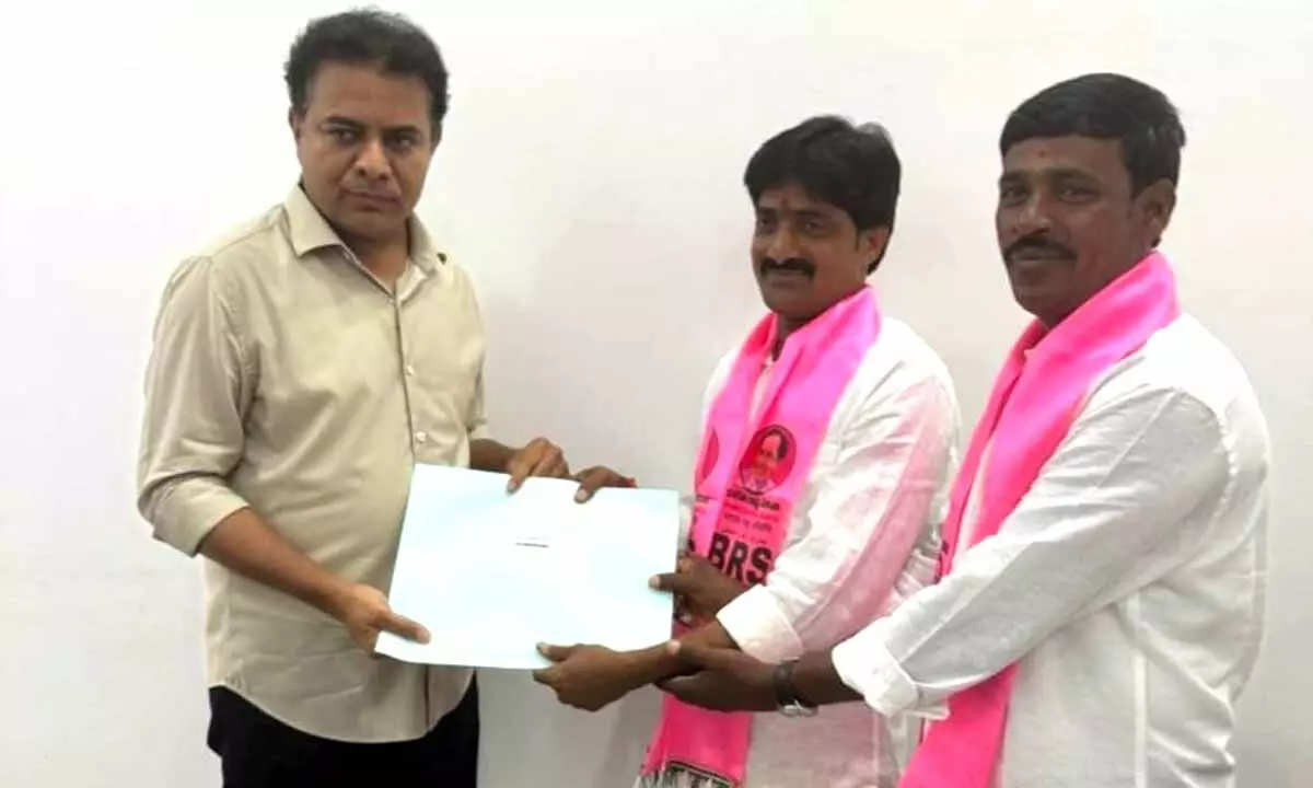 Vijayudu gets B-form from BRS party for Alampur constituency