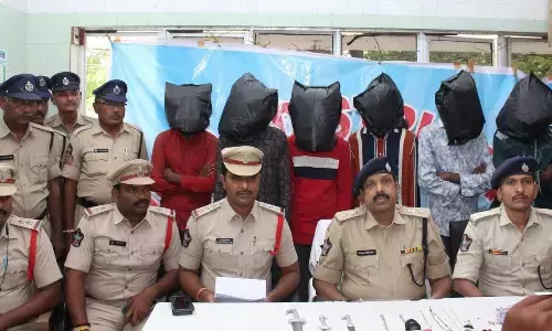 SP K Raghuveer Reddy producing the accused before the media in Nandyal on Monday