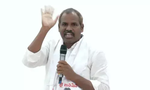 Guntur: JSP questions police over allowing YSRCP’s bus yatra