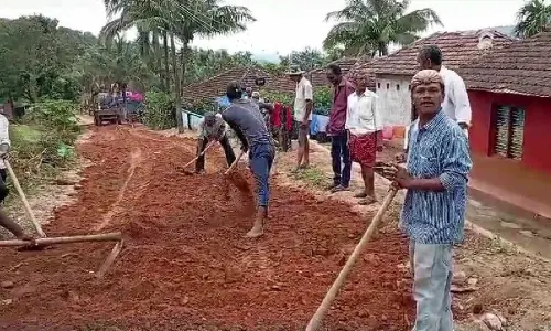 Villagers repair road by themselves after govt neglects their requests