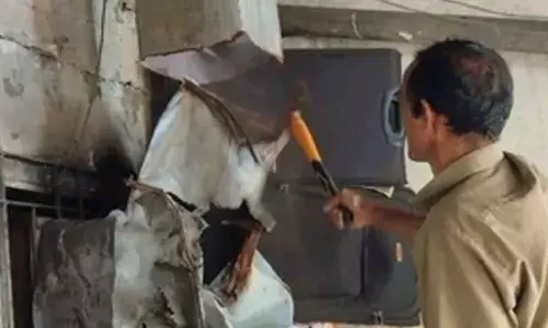 BMC razes polluting furnaces of gold-silver units in Dharavi