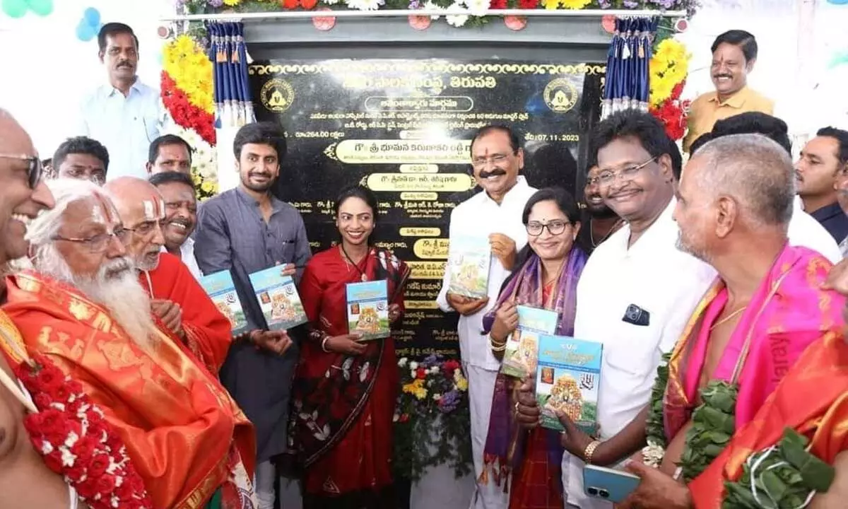 TTD chairman Bhumana Karunakar Reddy along with Mayor Dr R Sirisha and Deputy Mayor B Abhinay Reddy after inaugurating Rani Paranthaka Devi Master Plan road and Ananthalwar Marg in Tirupati on Tuesday. The heirs of Anantalwar are also seen.