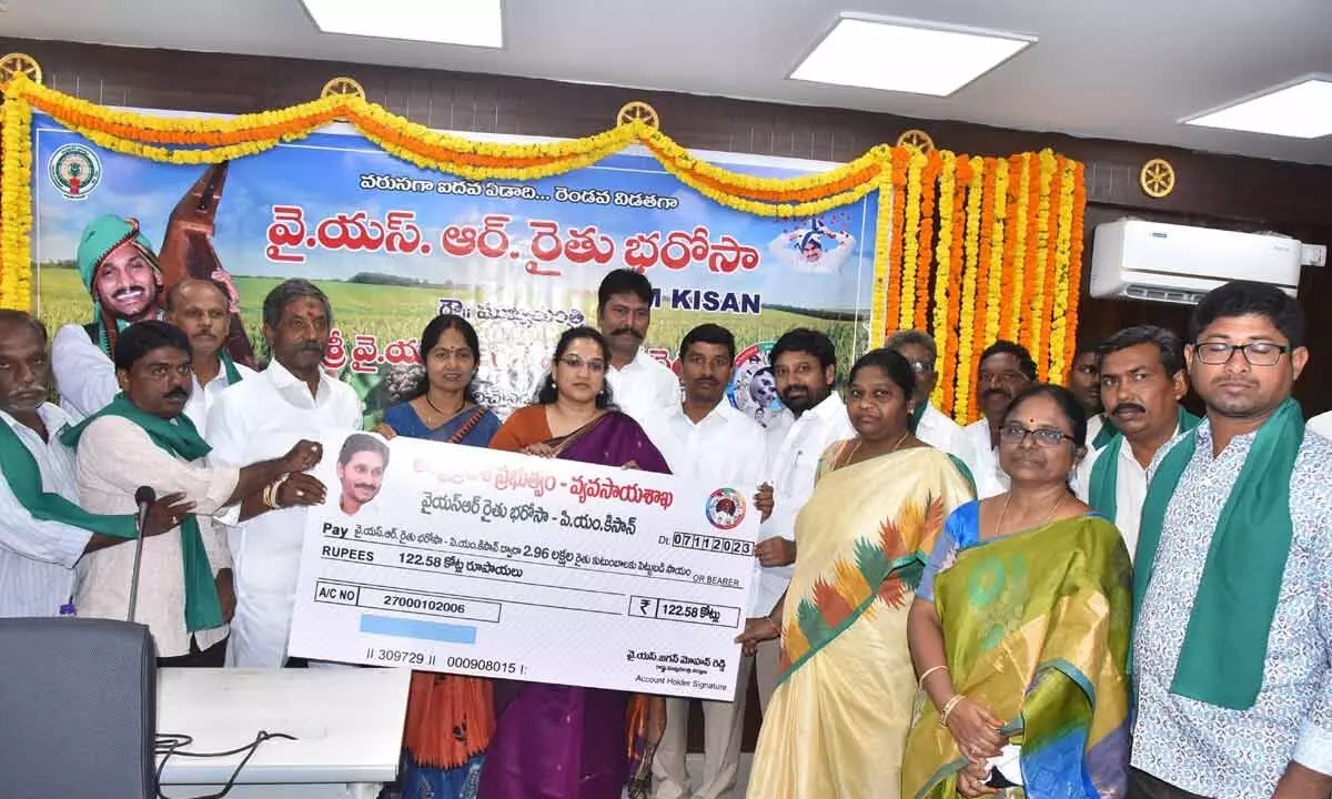 District Collector Dr G Srijana handing over a cheque of Rs 122.58 crore to farmers in Kurnool on Tuesday