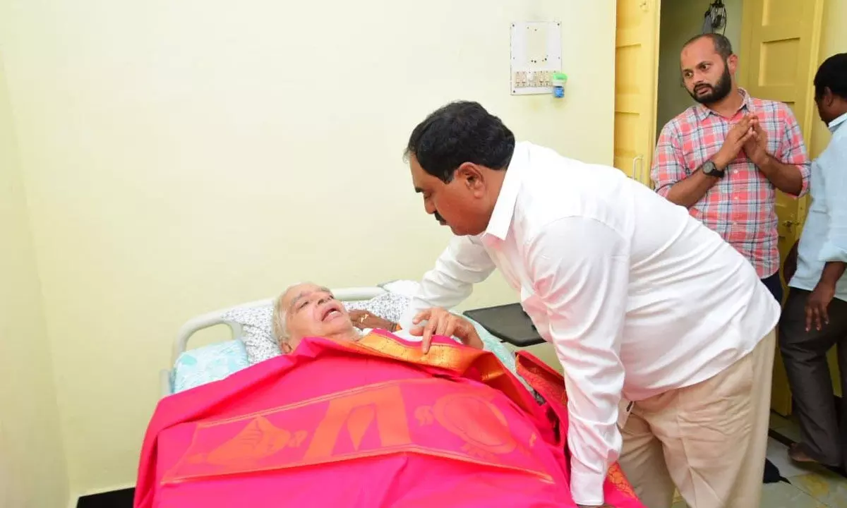 Errabelli Dayakar Rao speaking to the educationist and former MLC Chukka Ramaiah in Hyderabad on Tuesday