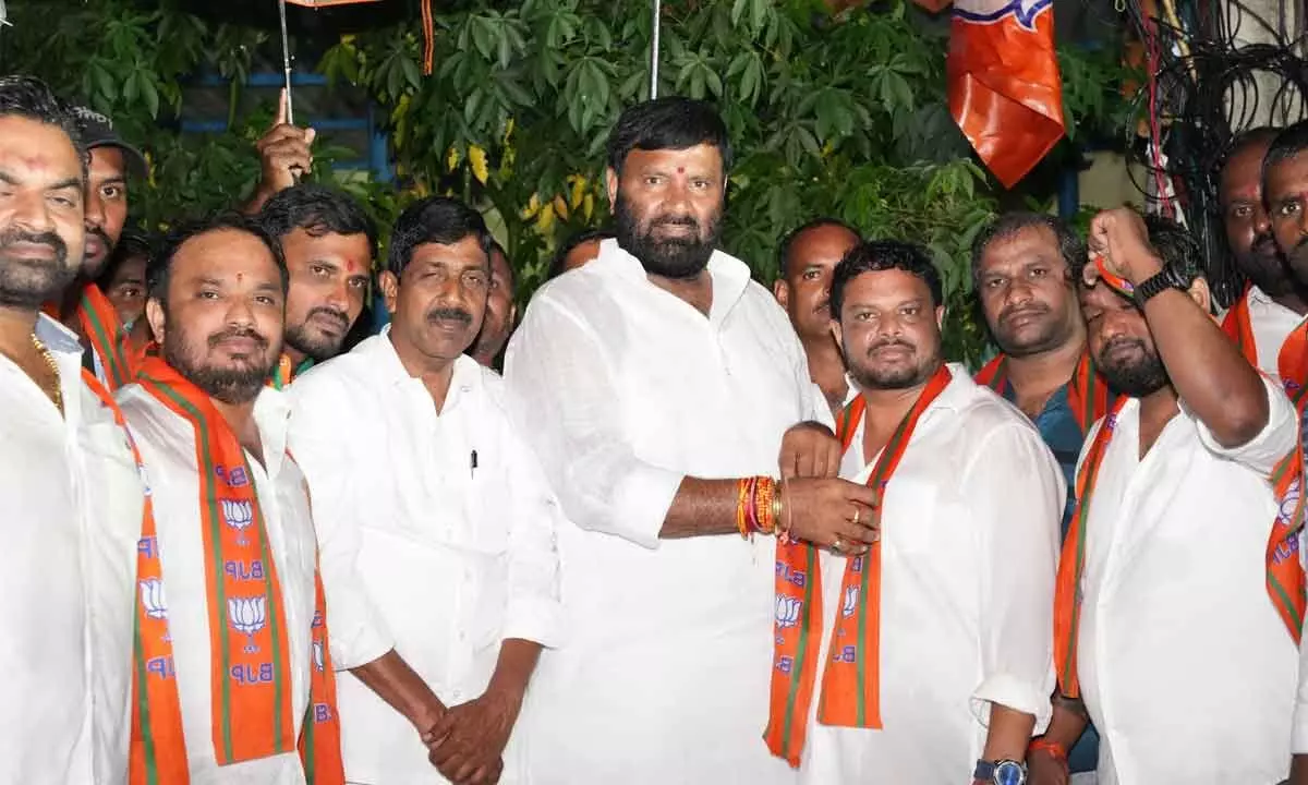 Several youth joins BJP in Quthubullapur in presence of Kuna Srisailam