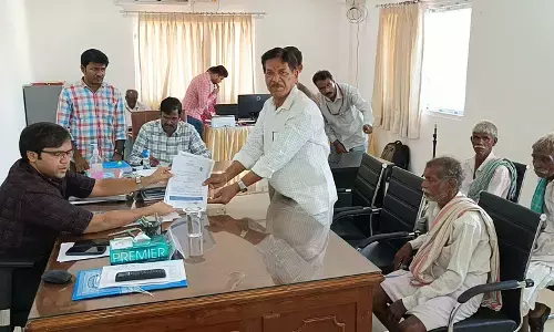 BRS rebel candidate files nomination as Mulugu MLA