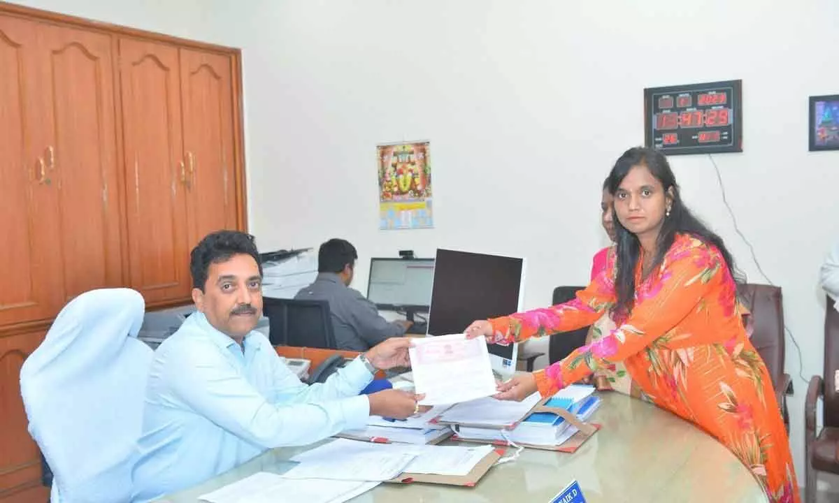 Lasya Nanditha files nomination papers for SCB constituency