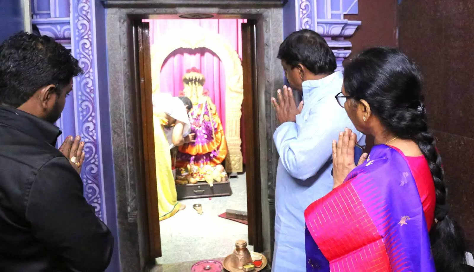 Kolan Hanumanth Reddy offer Prayers at Ellamma temple before filing nomination