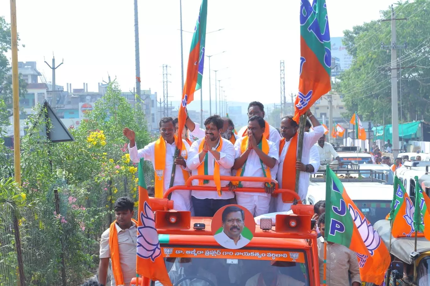 Mulugu BJP candidate Prahlad files nomination amidst huge rally