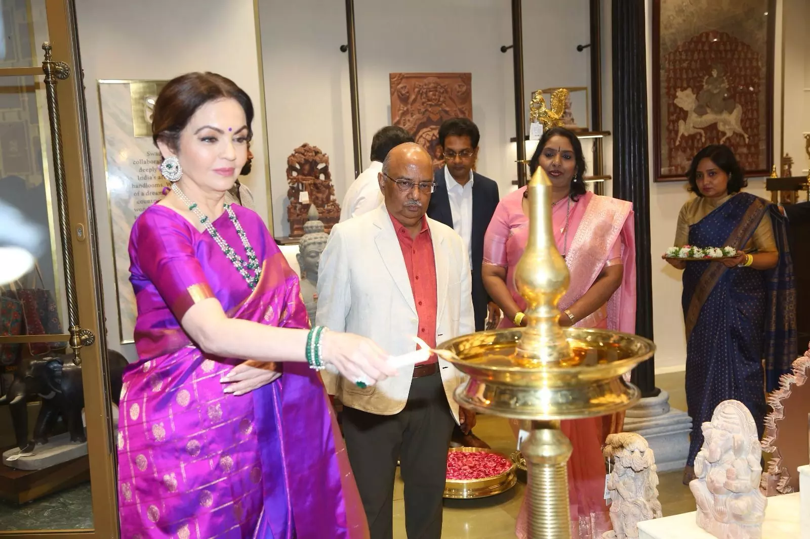 Swadesh unveils a new space for Indian arts and crafts Reliance Retail’s first standalone Swadesh store opens in Hyderabad