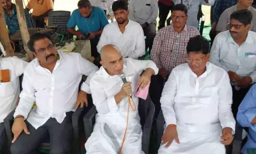 Visakhapatnam: Political parties, unions reiterate support to fight against VSP sale