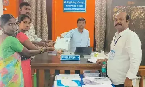 Social media influencer Barrelakka files nomination for Kolhapur constituency